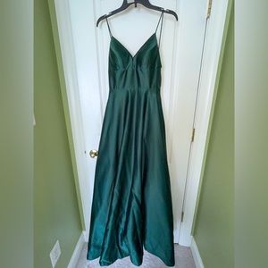 Beautiful emerald green prom dress. Worn once to prom, in great condition.